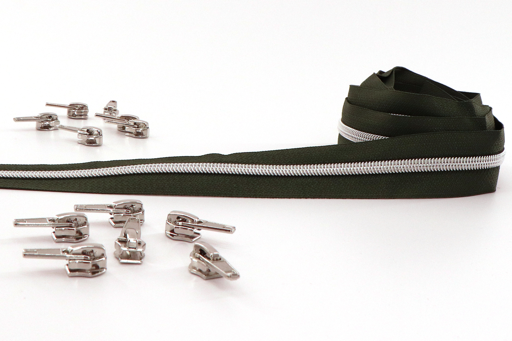 Endlosreißverschluss 3m lang, 6,5mm breite Schiene, 12 Zipper, silber glänzend