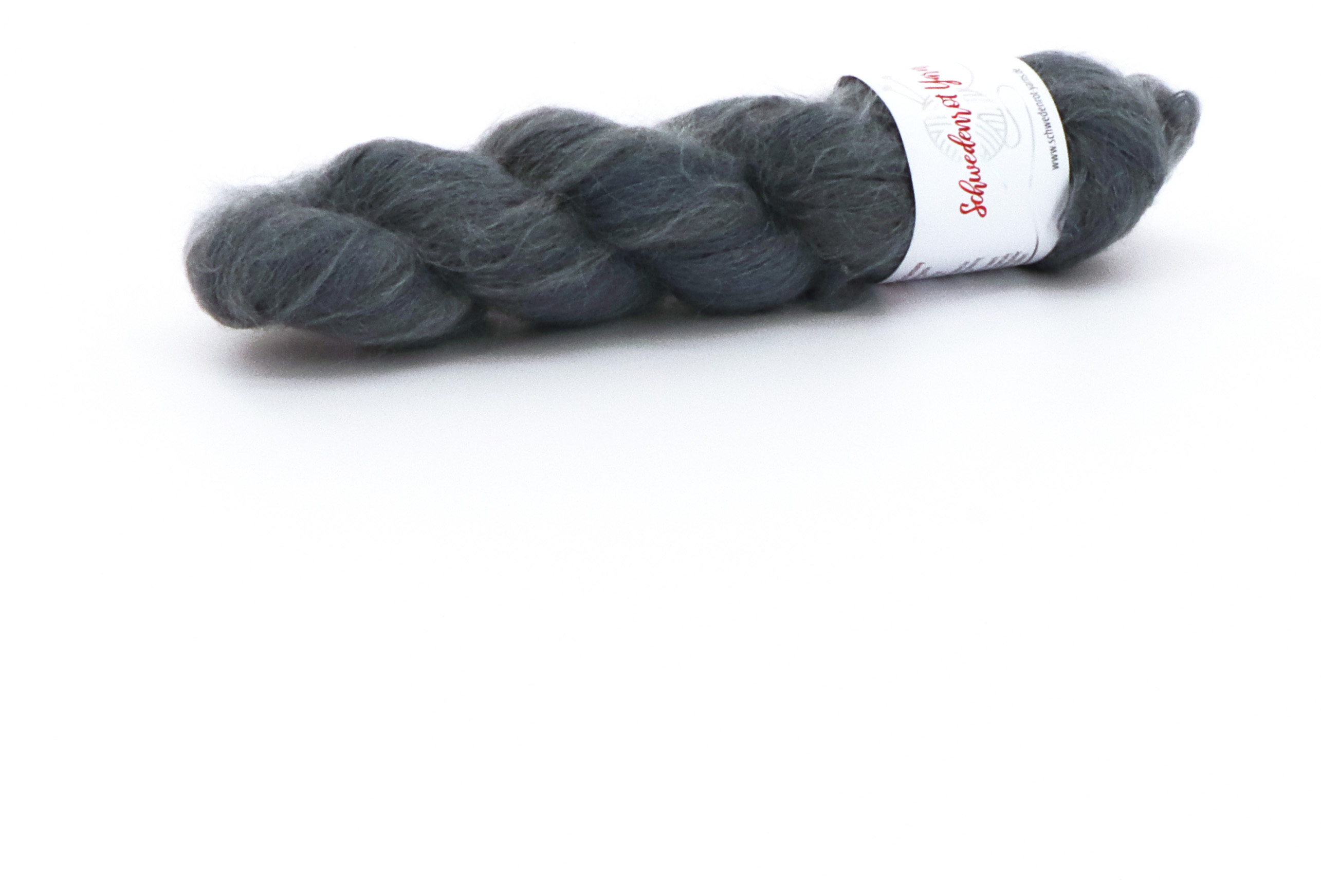 Schwedenrot-Yarns, Fluffy Suri Silk titanium