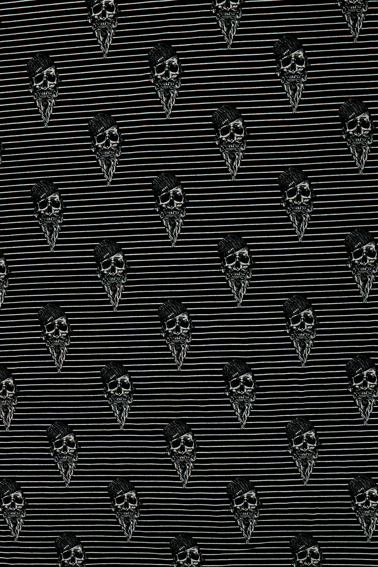 Jersey Fräulein von Julie,  cooler Totenkopf auf schwarz mit weißen Strichen