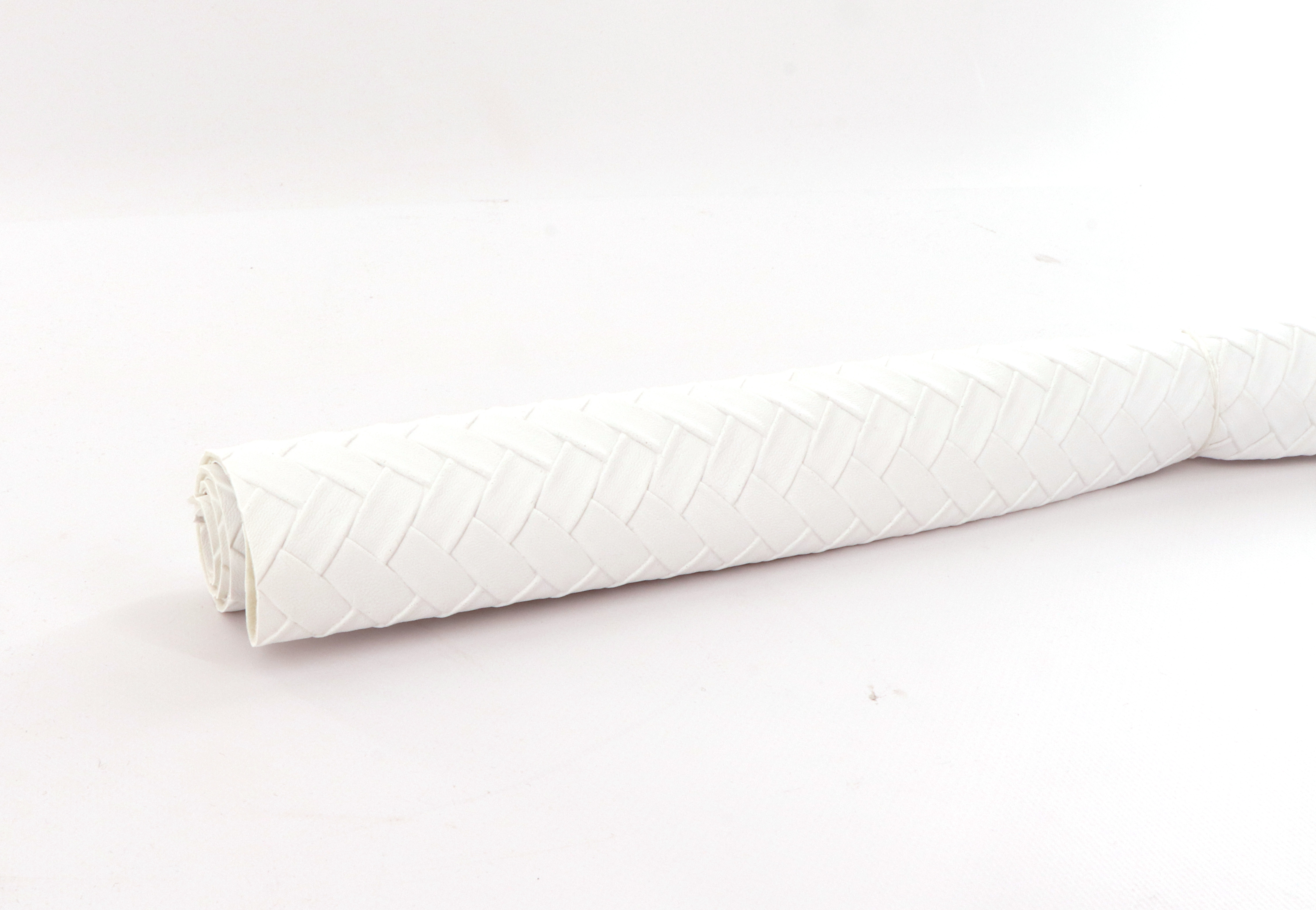 Kunstleder, 50 x 70 cm, geflochten weiß